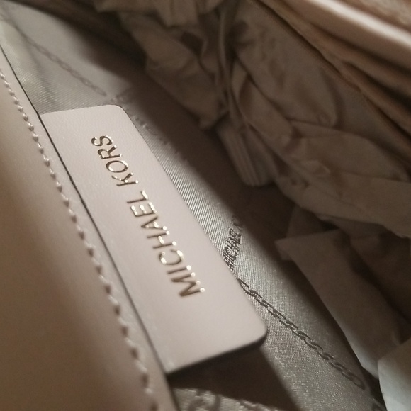 Michael Kors Penelope MD Clutch In Soft Pink NWT - Picture 9 of 11